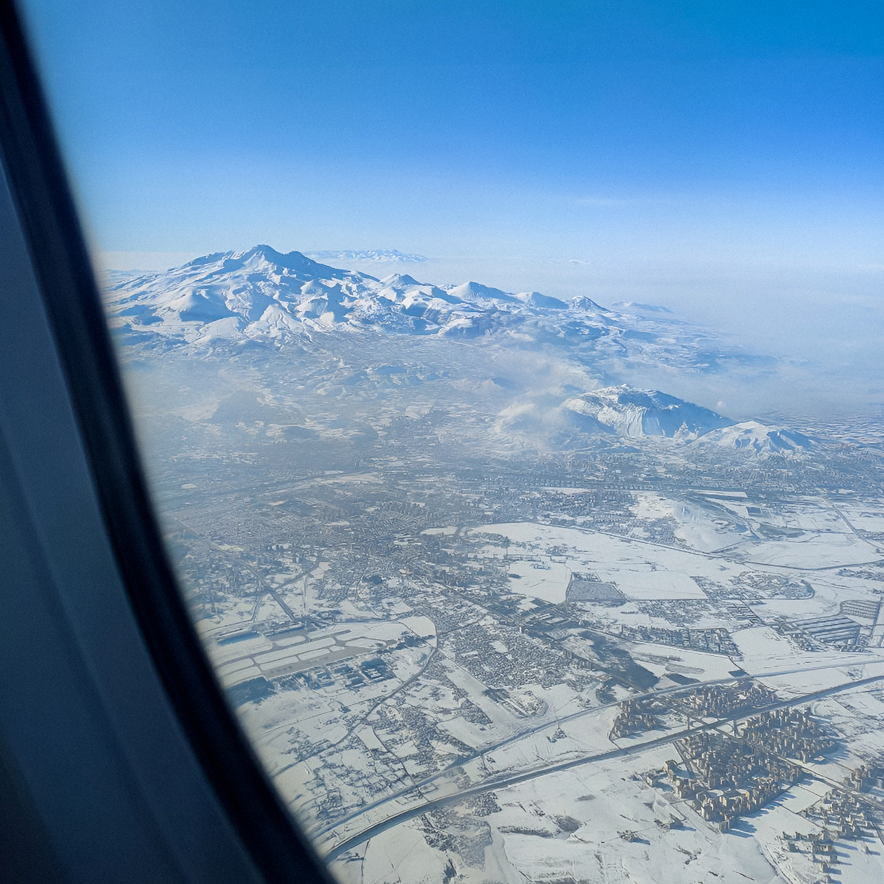 Вид из окна самолета по пути в Турцию