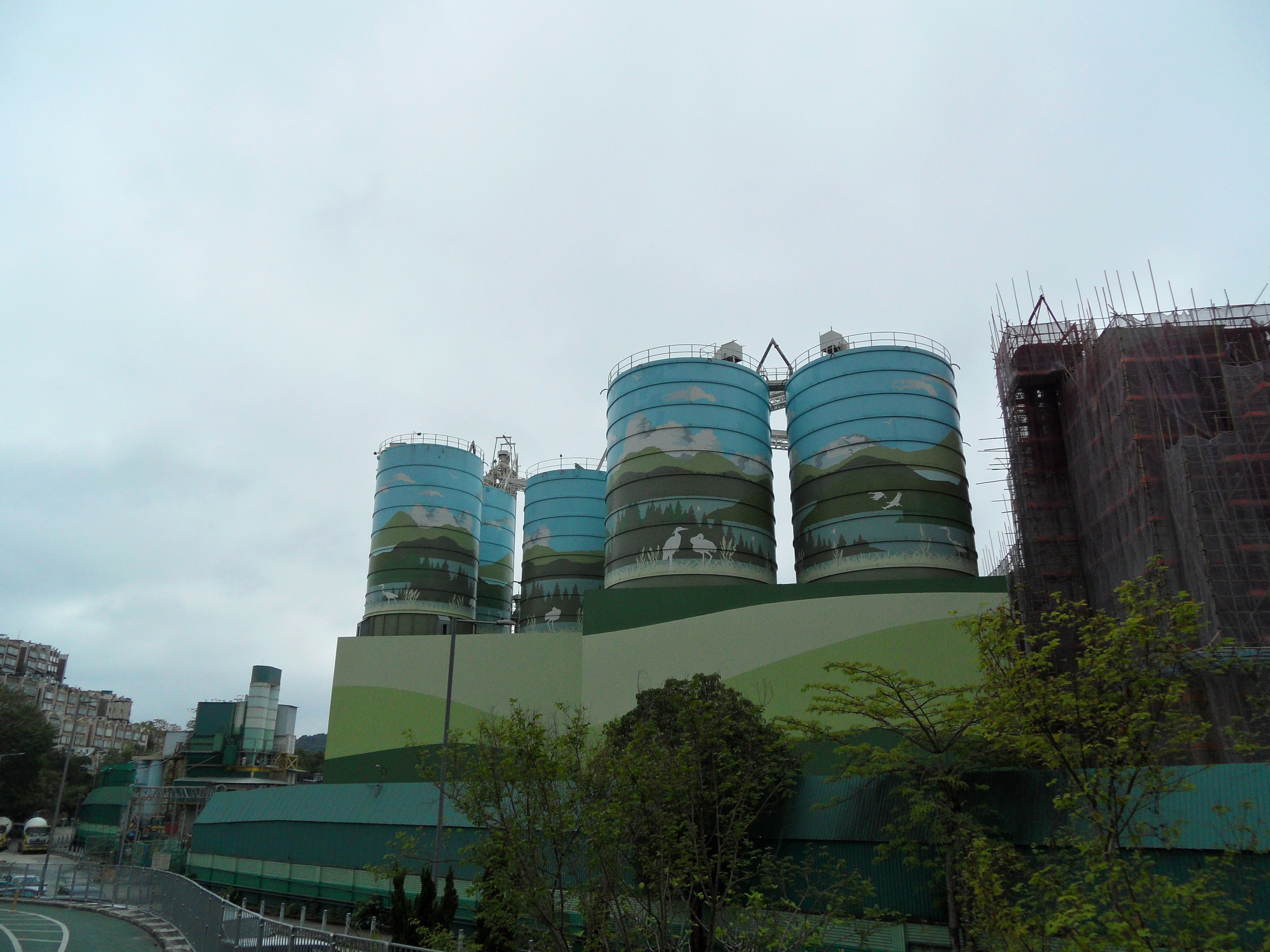 А здесь запоминаем, как можно украсить индустриальные пейзажи