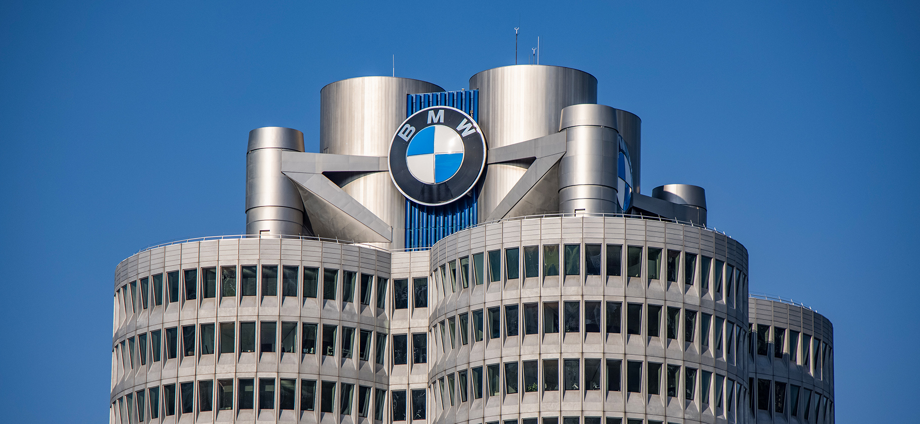 ИИ вместо топ⁠-⁠менеджеров: BMW уволит каждого пятого руководителя