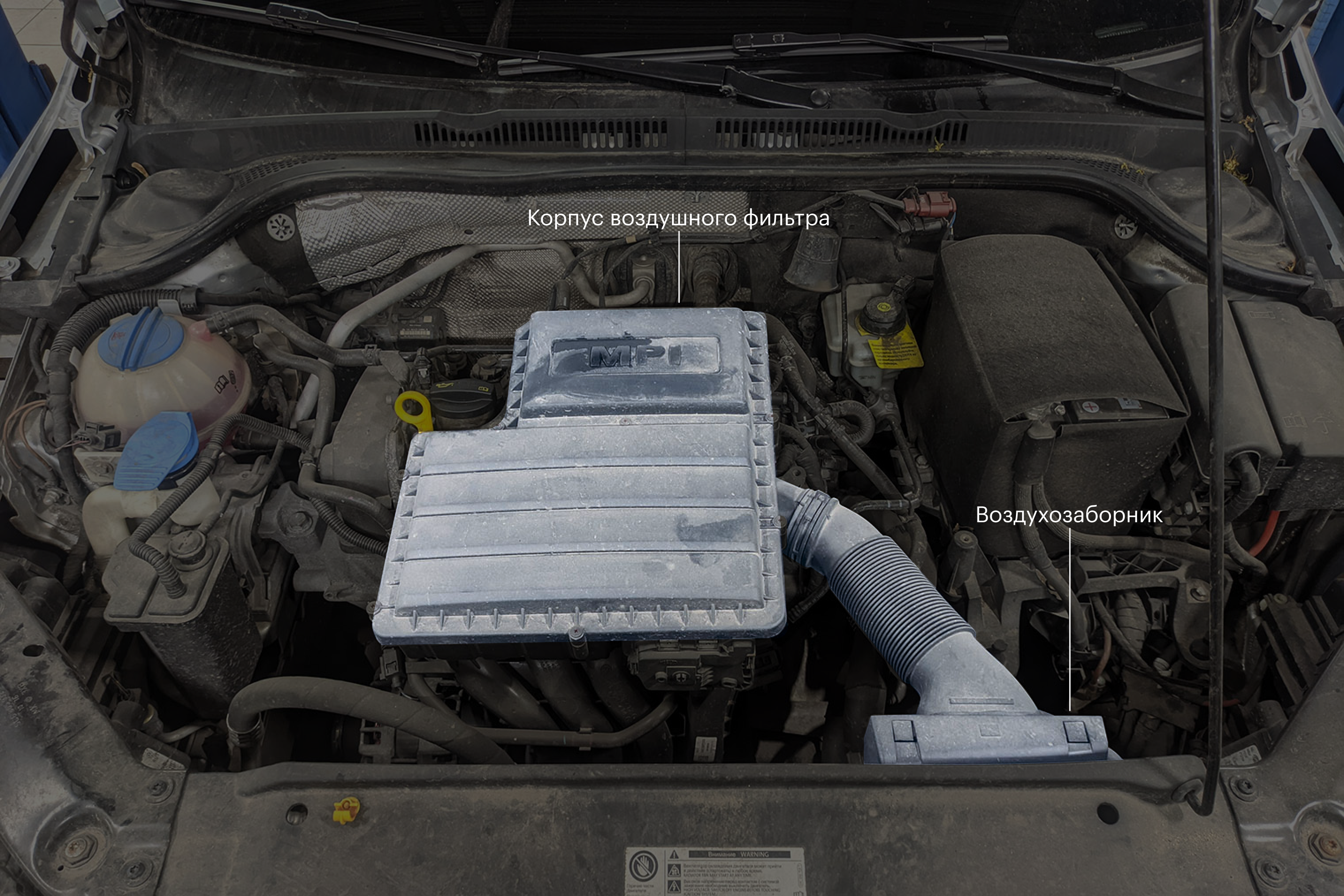 Volkswagen Jetta 2016 года с таким же 1.6 MPI, но воздухозаборник разместили в решетке радиатора