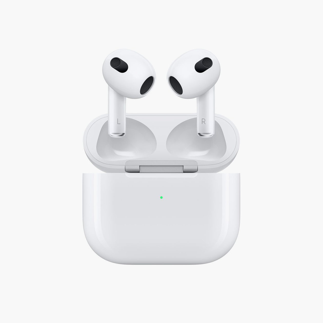 AirPods 3 выглядят немного иначе: кейс стал крупнее, а стебельки самих наушников - длиннее