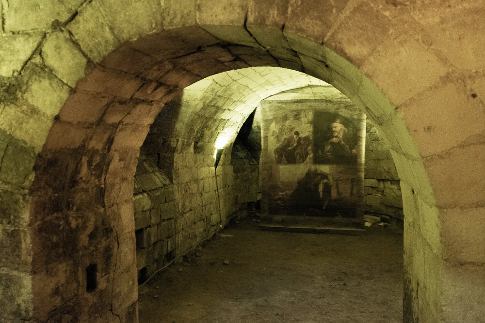 Вход на экспозицию «Последняя тайна Ивана Грозного» в подвале бесплатный