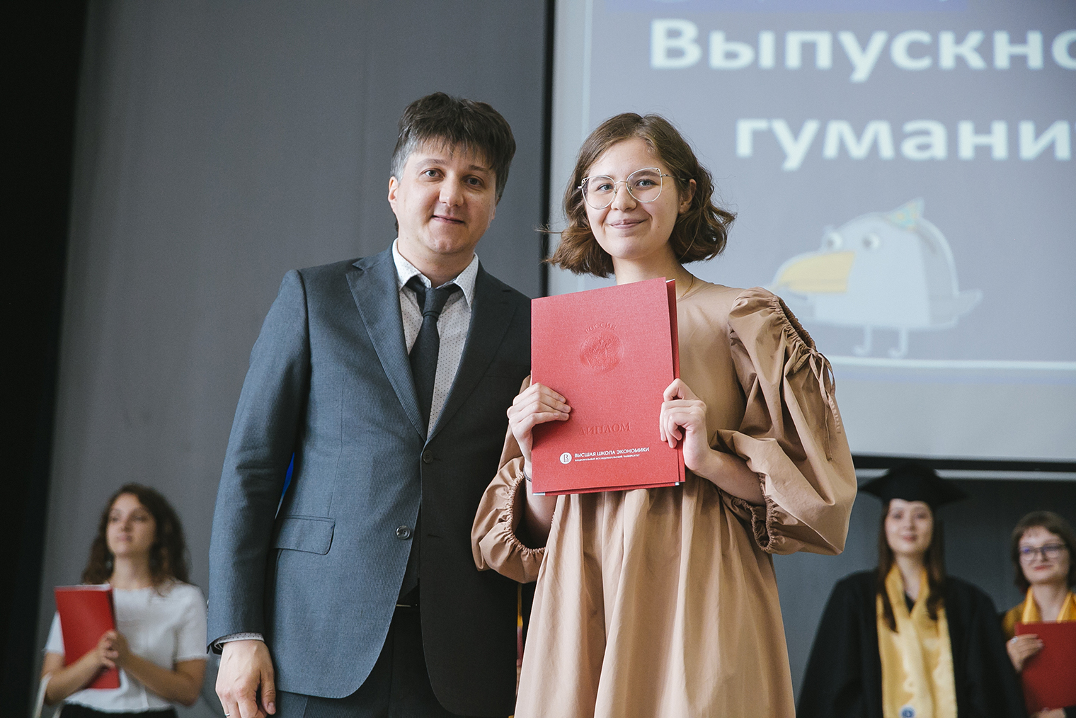 Фото с выпускного с деканом факультета Феликсом Евгеньевичем Ажимовым