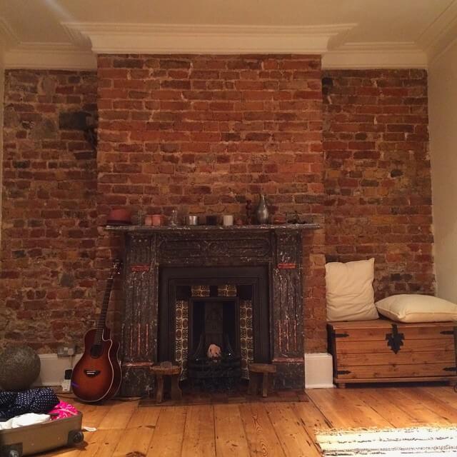 Камин в первой квартире, которую я снимала в Лондоне в доме в викторианском стиле