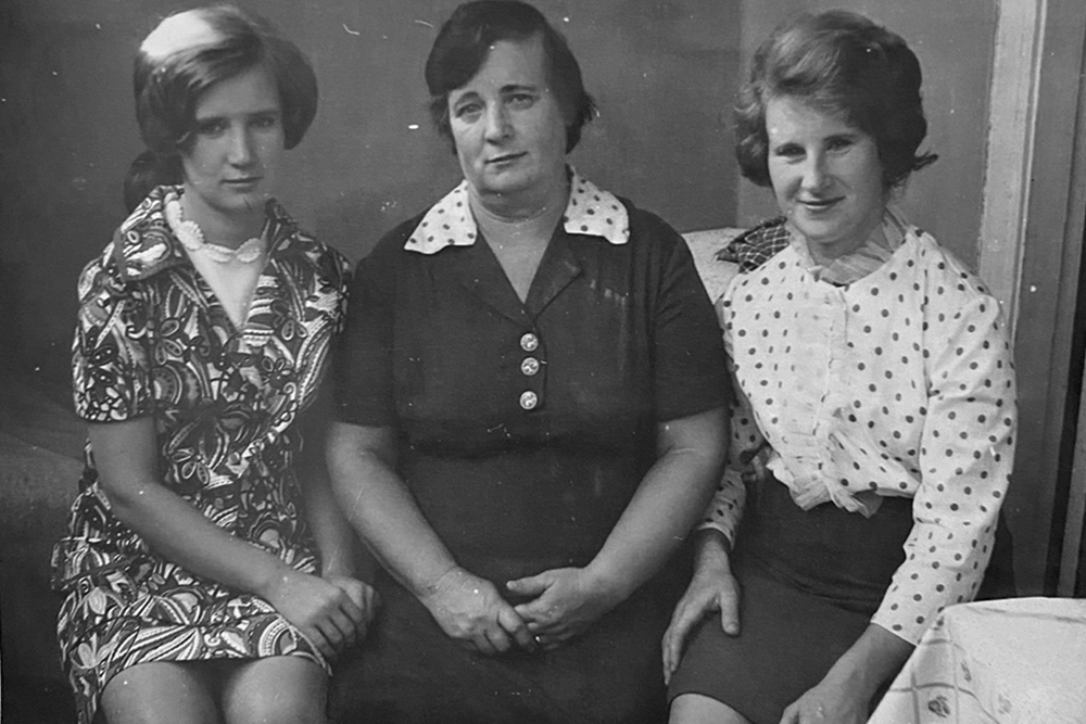 Слева направо: мама, моя бабушка, тетя Лида