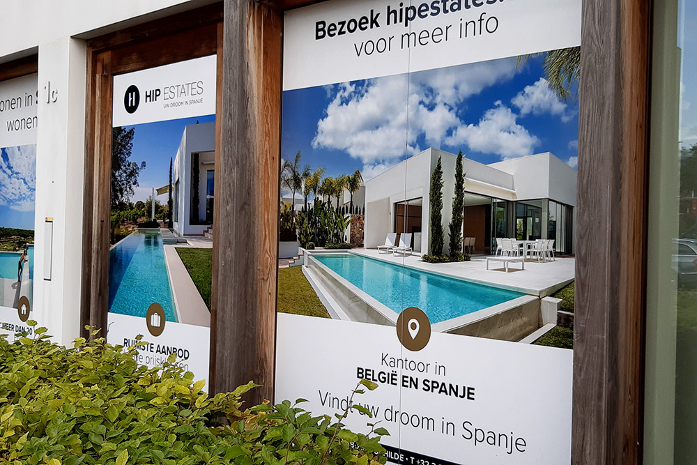 Многие местные риелторы предлагают купить домик в Испании — такие предложения пользуются хорошим спросом у бельгийских пенсионеров