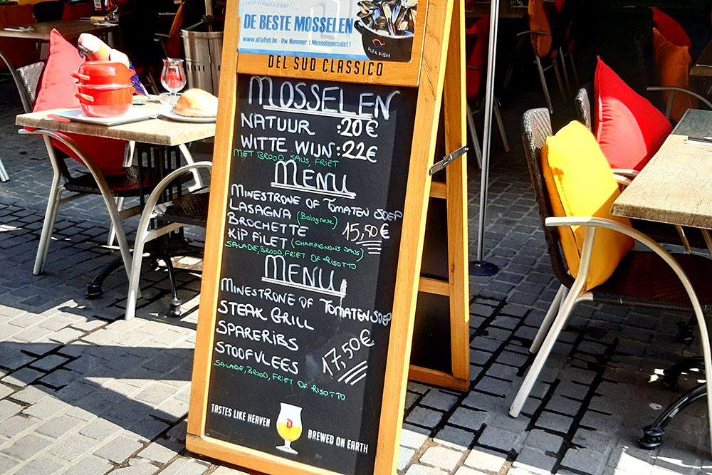 Классические мидии по⁠-⁠бельгийски в ресторанах Антверпена стоят 20 €, мидии в белом вине — 22 €