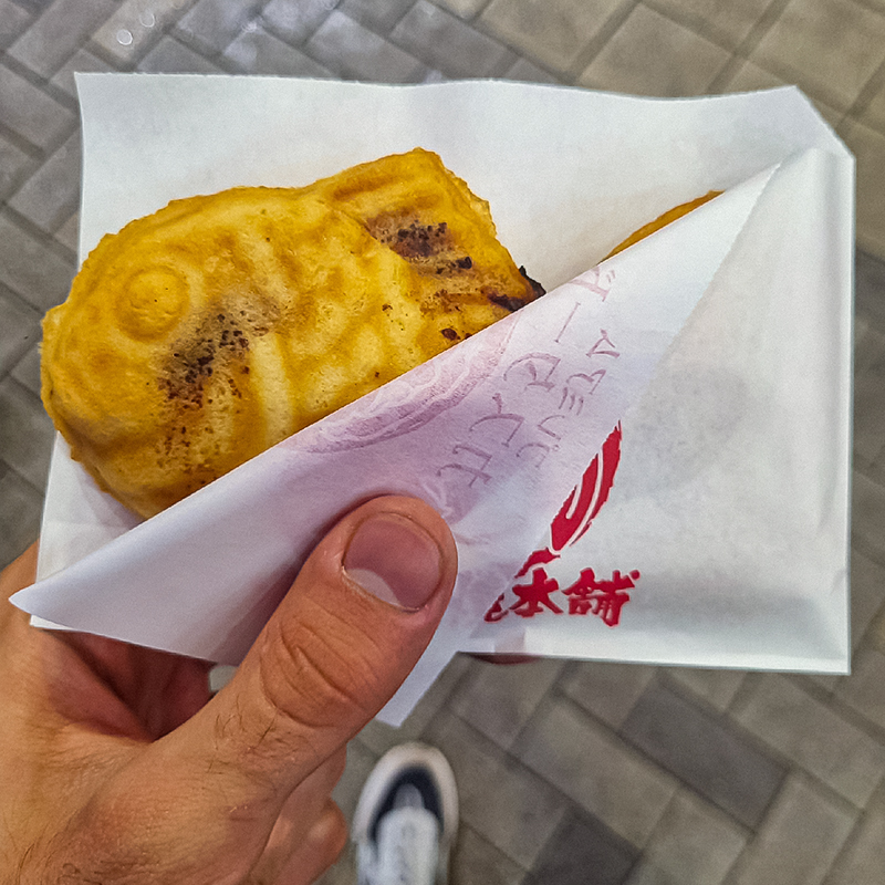 Традиционное японское печенье в форме рыбки — тайяки