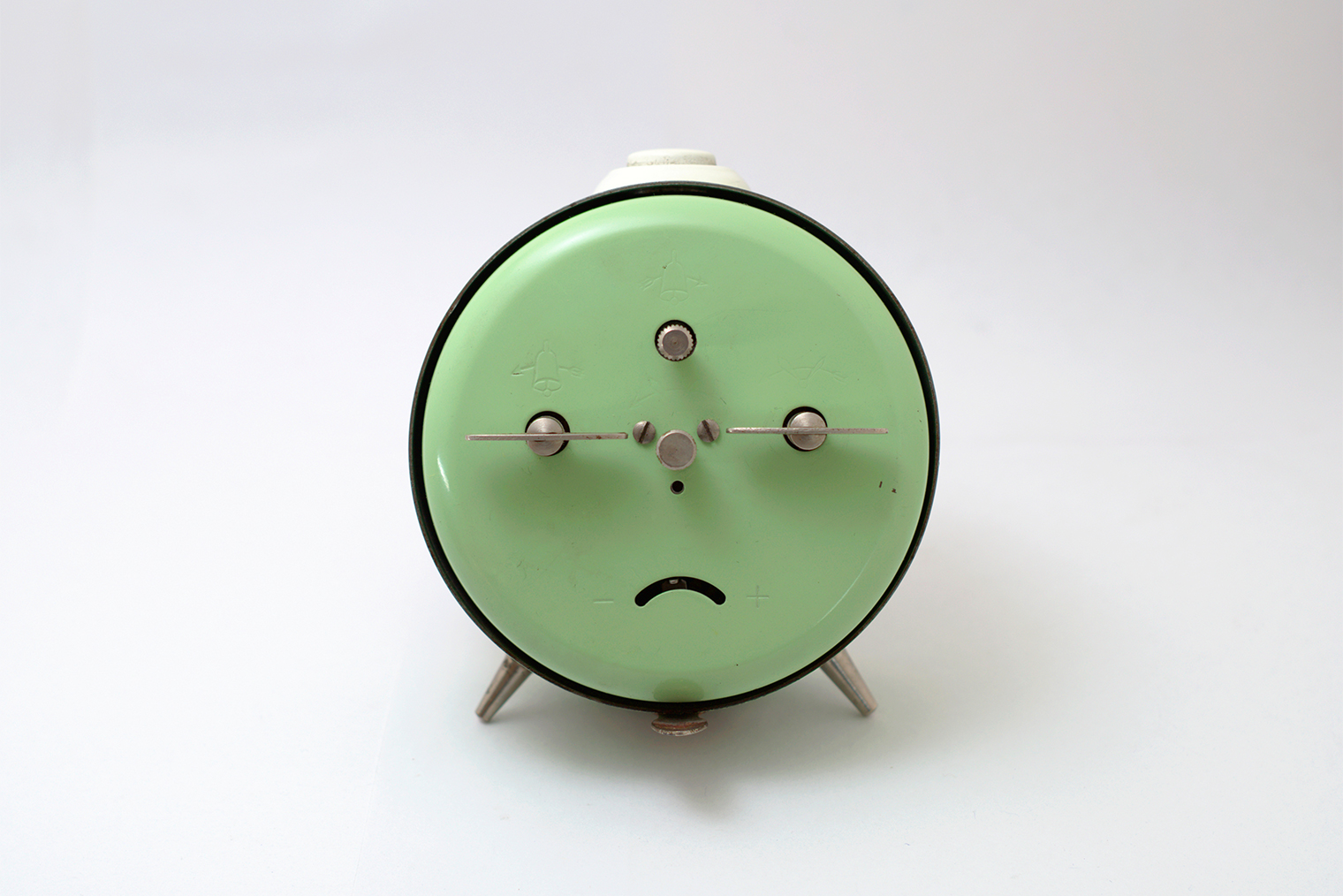 Не кажется ли вам, что будильник чем-то расстроен? Фотография: Hernan E. Schmidt / Shutterstock