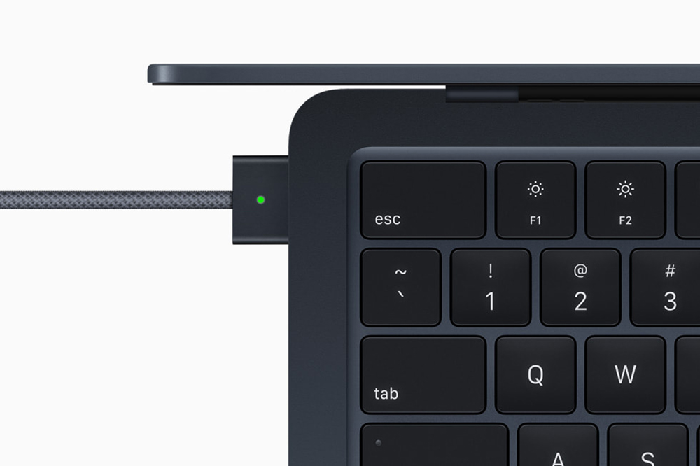 Новый MacBook Air оснащен MagSafe. Источник: Apple