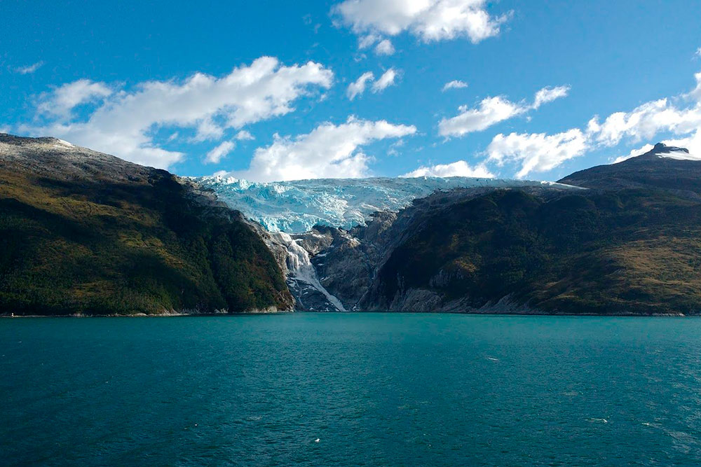 Так выглядит водопад вентискуэро, берущий начало из ледника. В движении он выглядит завораживающе