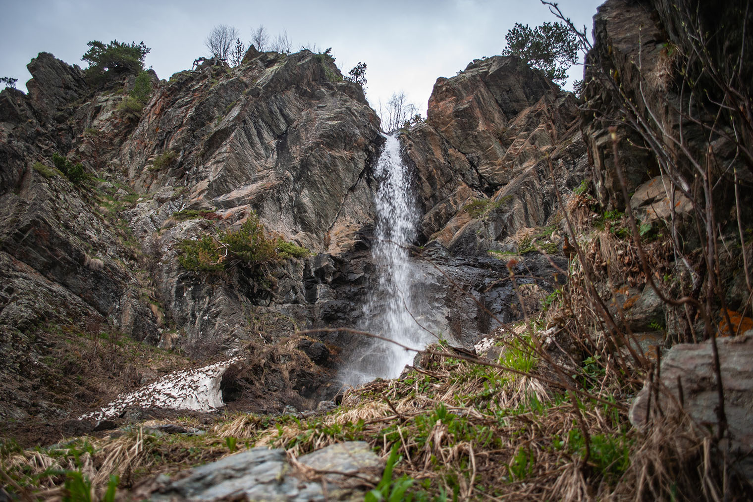 Баритовый водопад весной еще не самый полноводный. Фотография: Anna Kotelnikova / Wikimedia