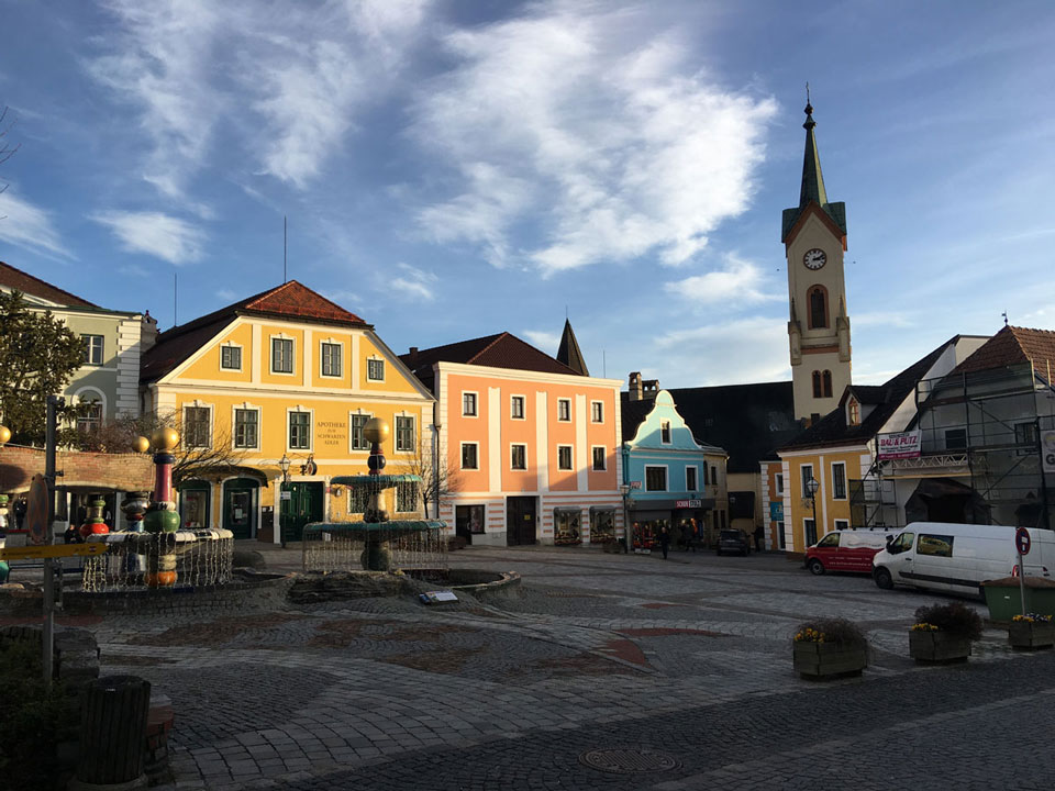 Сейчас мы живем в Цветле — это маленький город в земле Нижняя Австрия недалеко от Вены