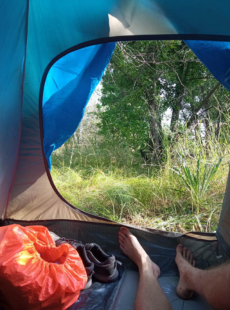 Ночевка в палатке в лесу у трассы М4 под Каменском-Шахтинским