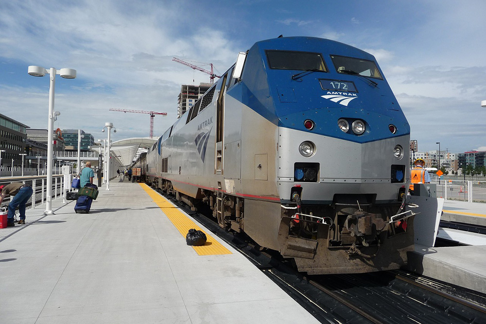 Журналист Адам Ли столкнулся с опозданием поезда и посоветовал в такой ситуации обращаться в компанию Amtrak. В качестве извинений Amtrak предложила Ли ваучер на 100 $ (8370 ₽). Источник: simon1234567 / Pixabay
