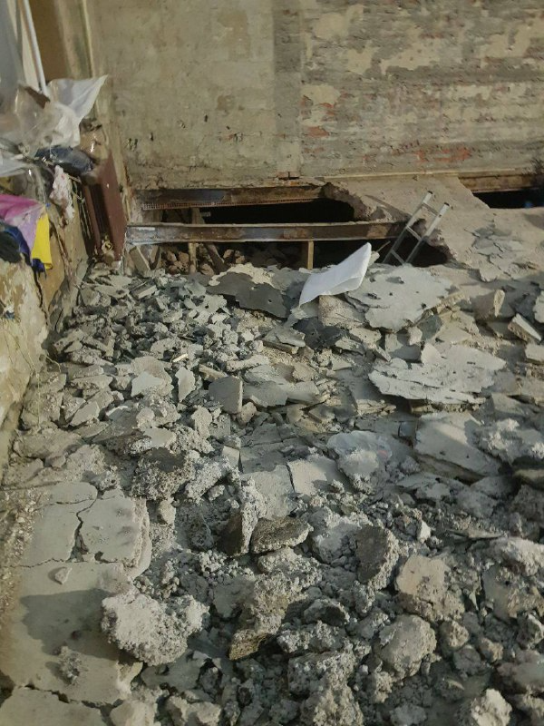 подвал в воде, подвал до чистки, ломаем пол чтобы построить новый