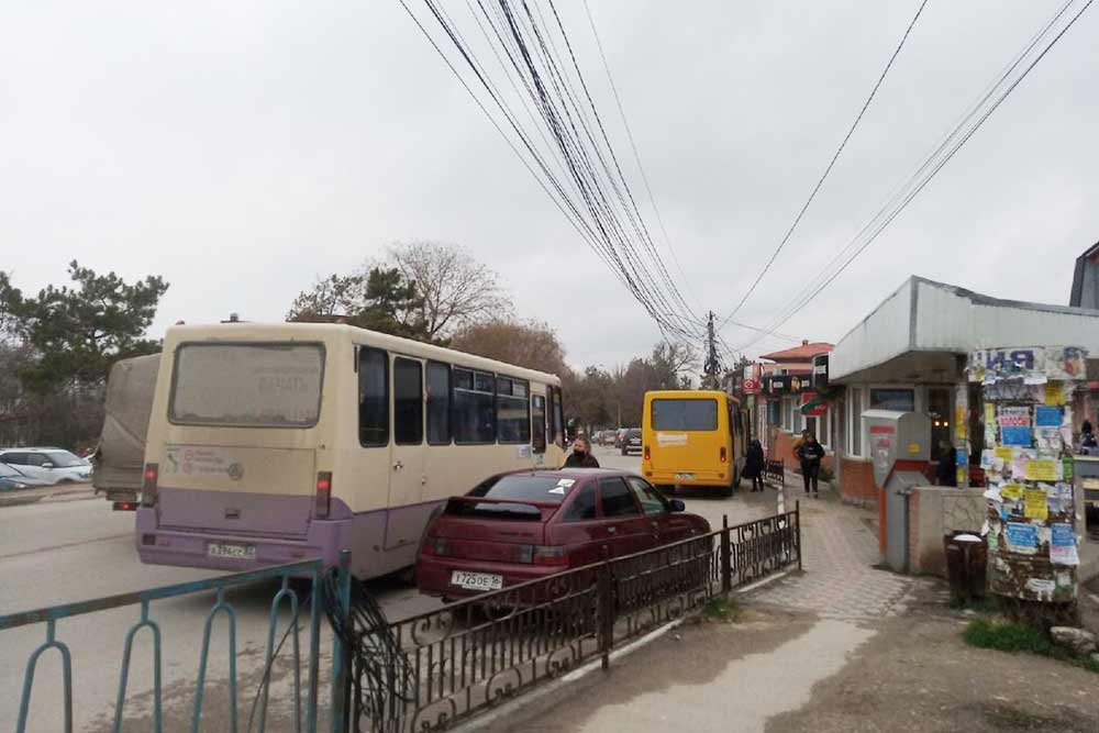Остановка общественного транспорта в Бахчисарае