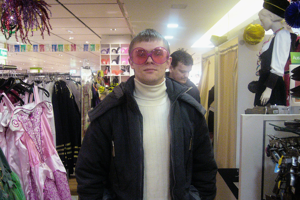 Момент зарождения бизнес-идеи: январь 2009 года, Сергей в отделе маскарадных костюмов в немецком торговом центре