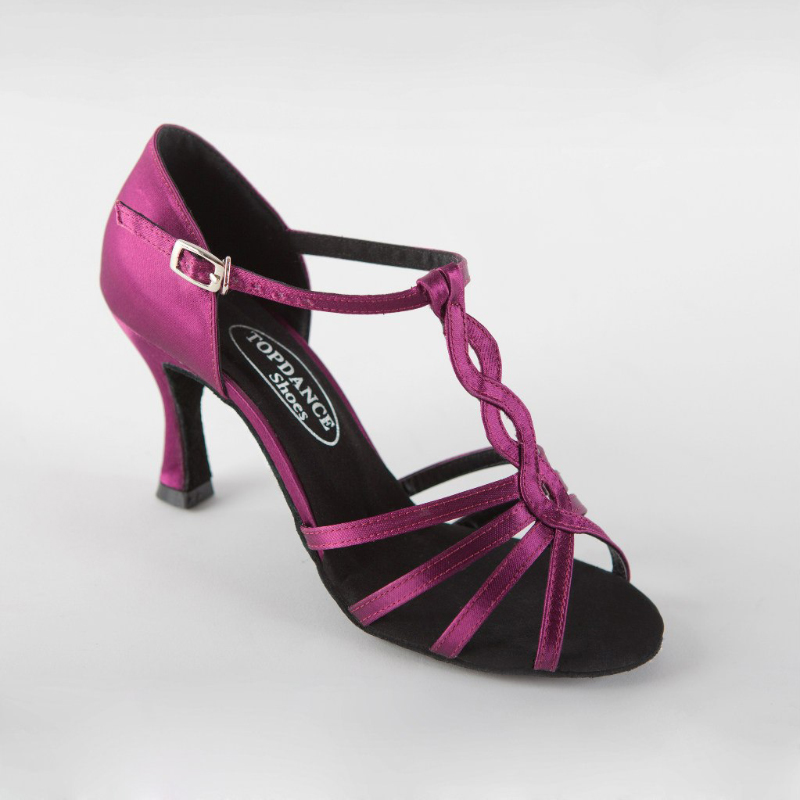 Туфли редкого фиолетового цвета подойдут не ко всякому платью. Источник: TopDance