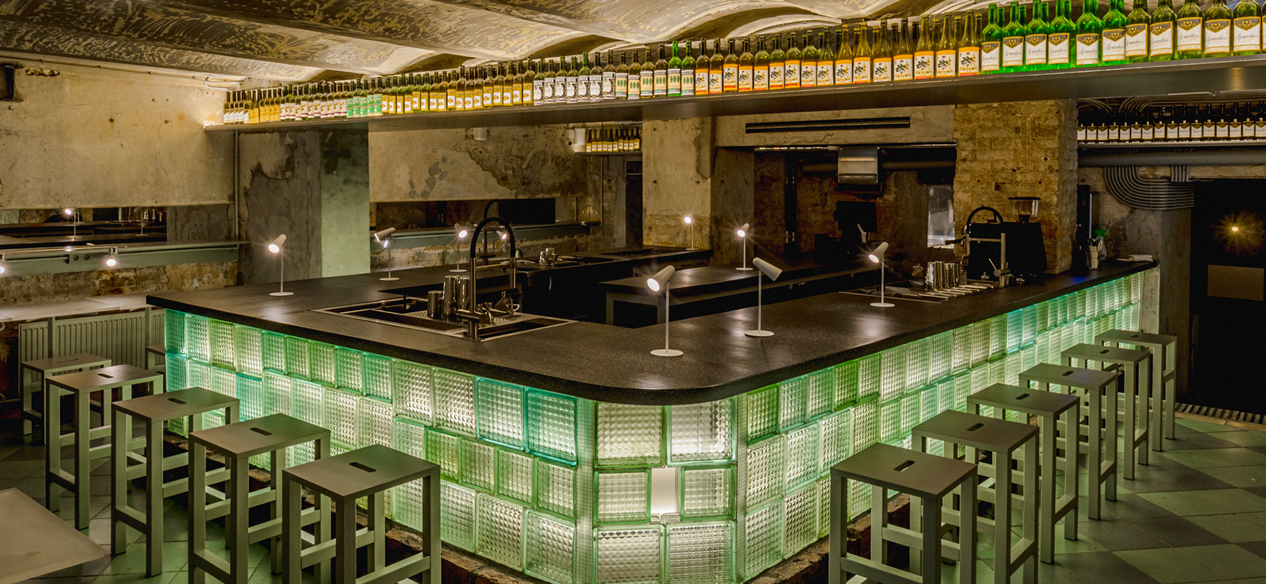 В Петербурге открыли бар «Шалман» — это проект команды El Copitas Bar и музея Иосифа Бродского «Полторы комнаты»