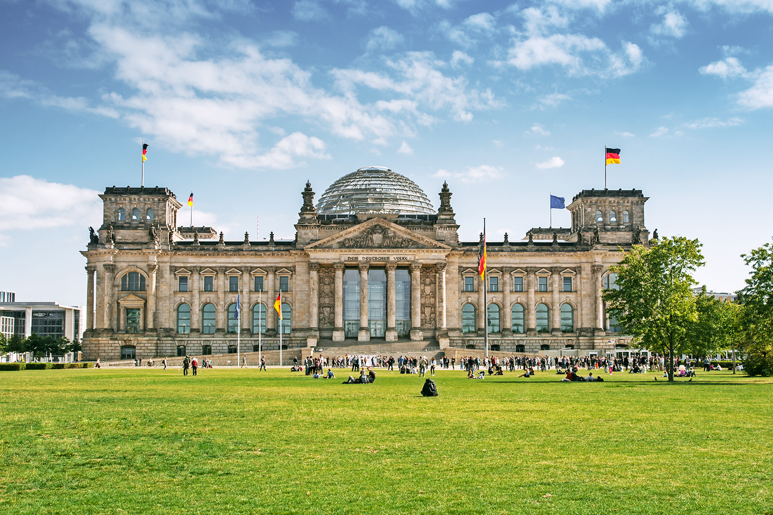 Здание Рейхстага возвели в конце 19 века в стиле неоренессанса. Фотография: Pani Garmyder / Shutterstock