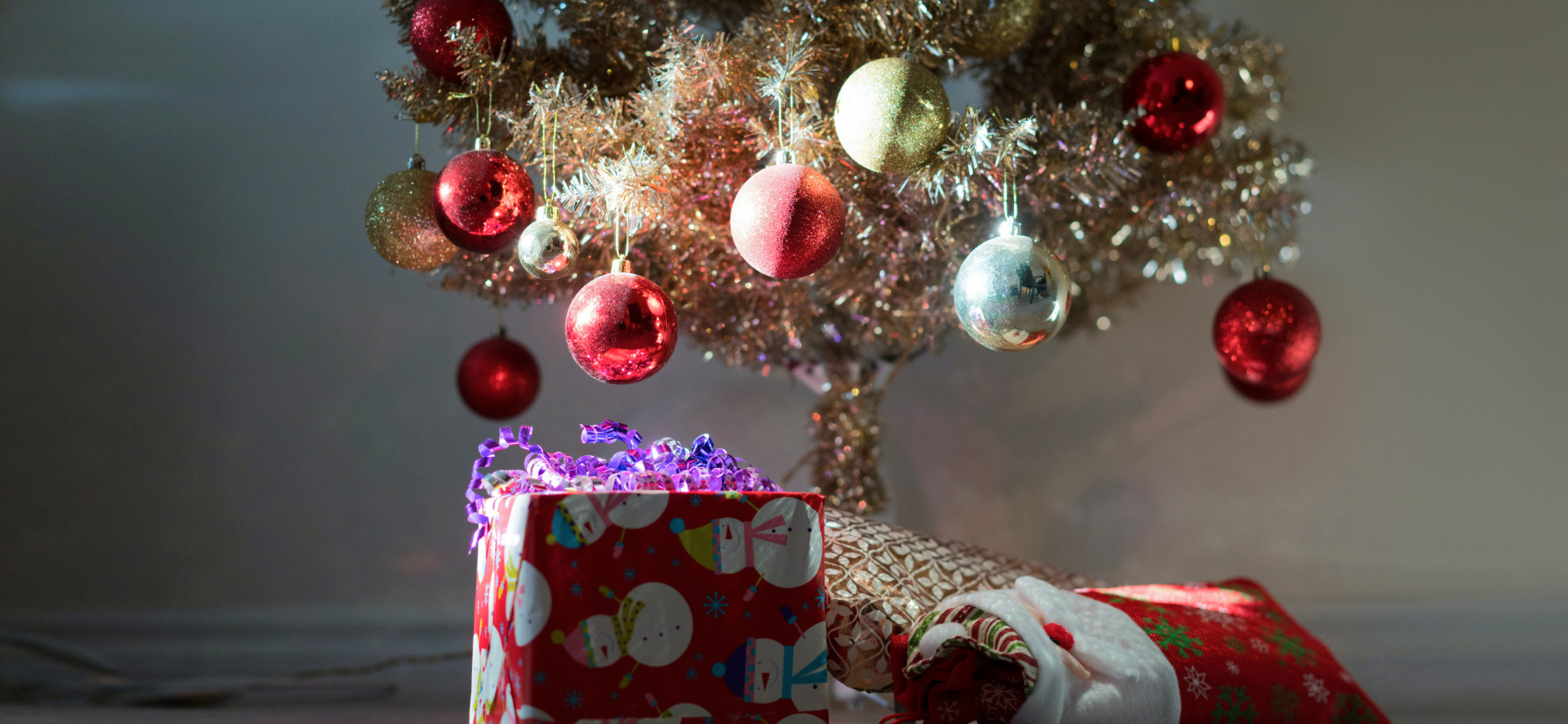 «Глаза мерцали, как новогодние игрушки»: 20 подарков, которые приятно найти под елкой