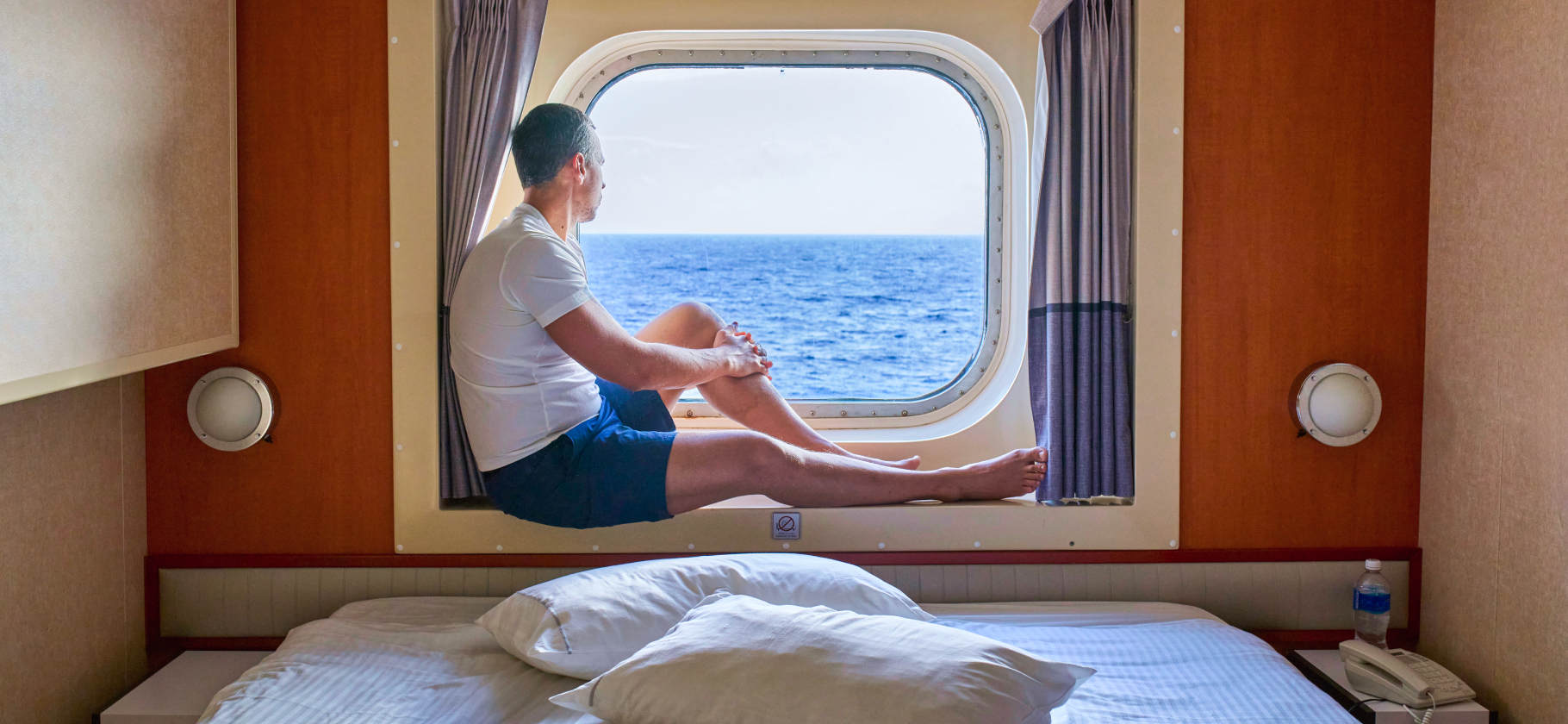 «Вы же не на подвод­ной лодке»: 5 причин выбрать для спальни большую комнату