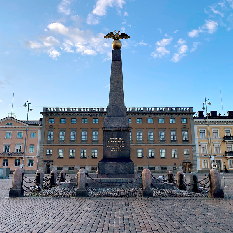 Стела императрицы на Торговой площади в Хельсинки