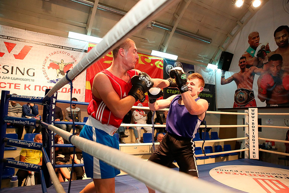 Спарринг в школе бокса Александра Морозова в формате открытого ринга. Фотография: Александр Заломаев