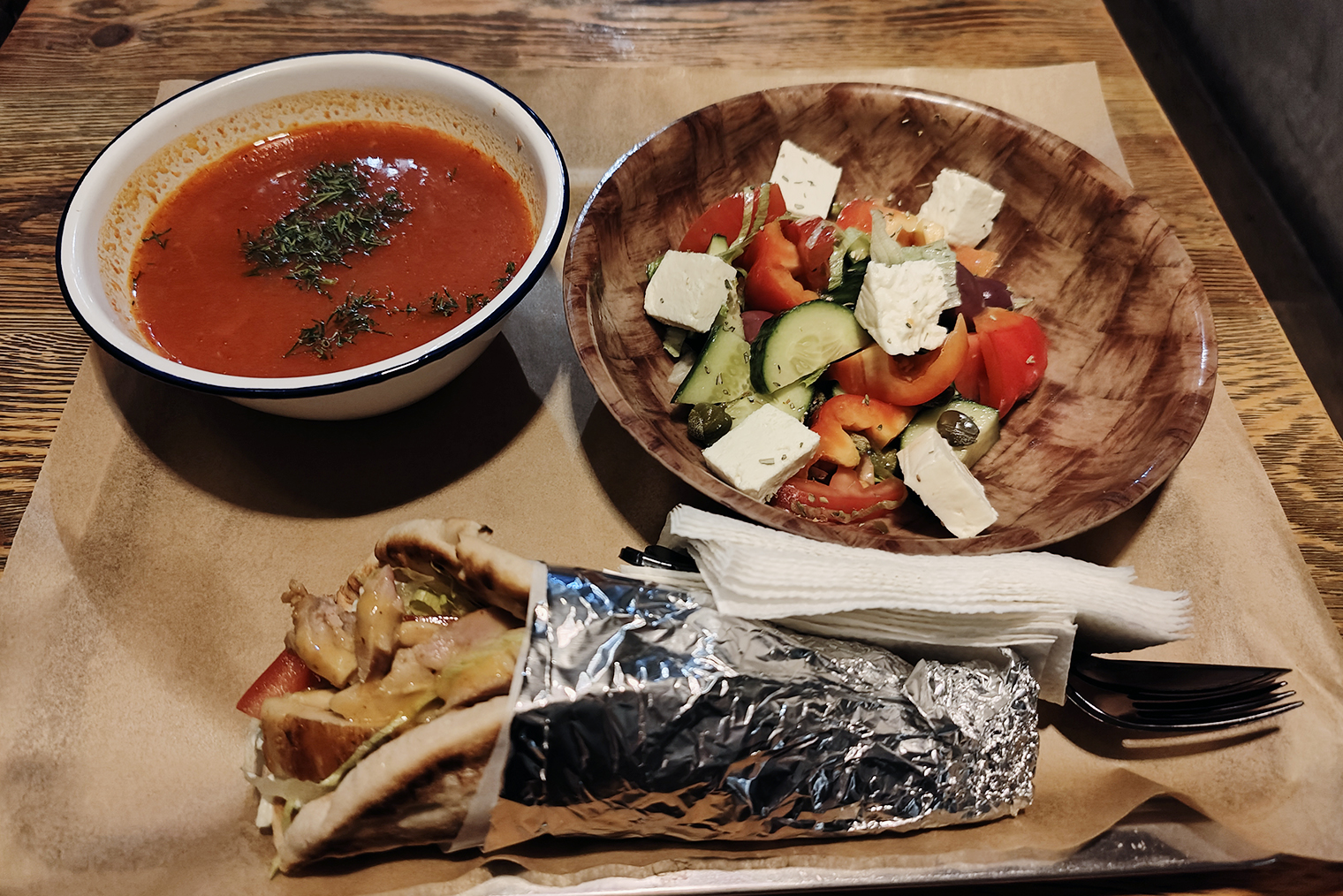 Греческий комбообед: суп, салат и гирос
