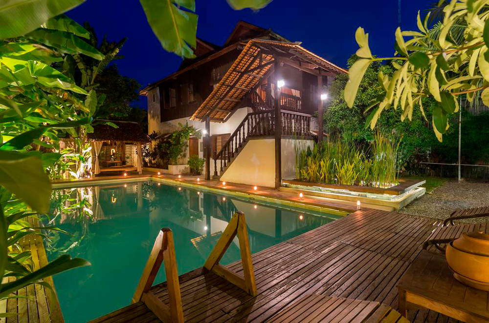 Вилла Wat Bo House в Сиемреапе с пятью спальнями на десятерых стоит в 2023 году 23 500 ₽ за ночь. Источник: booking.com