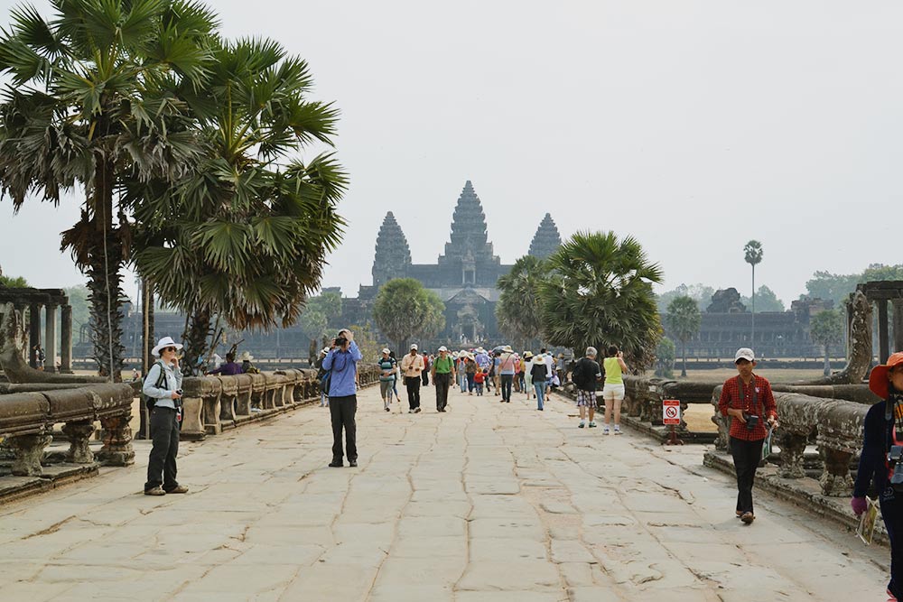 Мост к главному храму — Ангкор-Вату. Именно с него начинается изучение достопримечательностей Ангкора