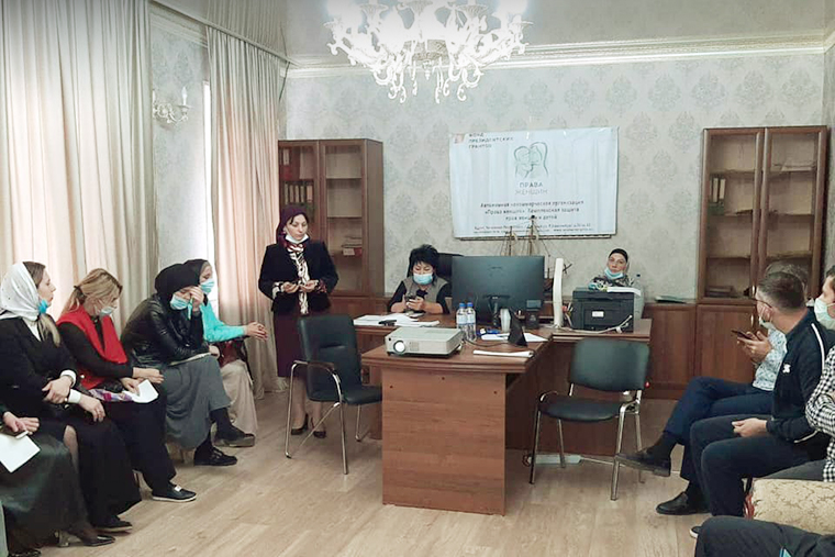 Наши сотрудники делятся знаниями с коллегами. Это тренинг для юристов и психологов Дагестана о комплексной защите прав женщин и детей на Северном Кавказе