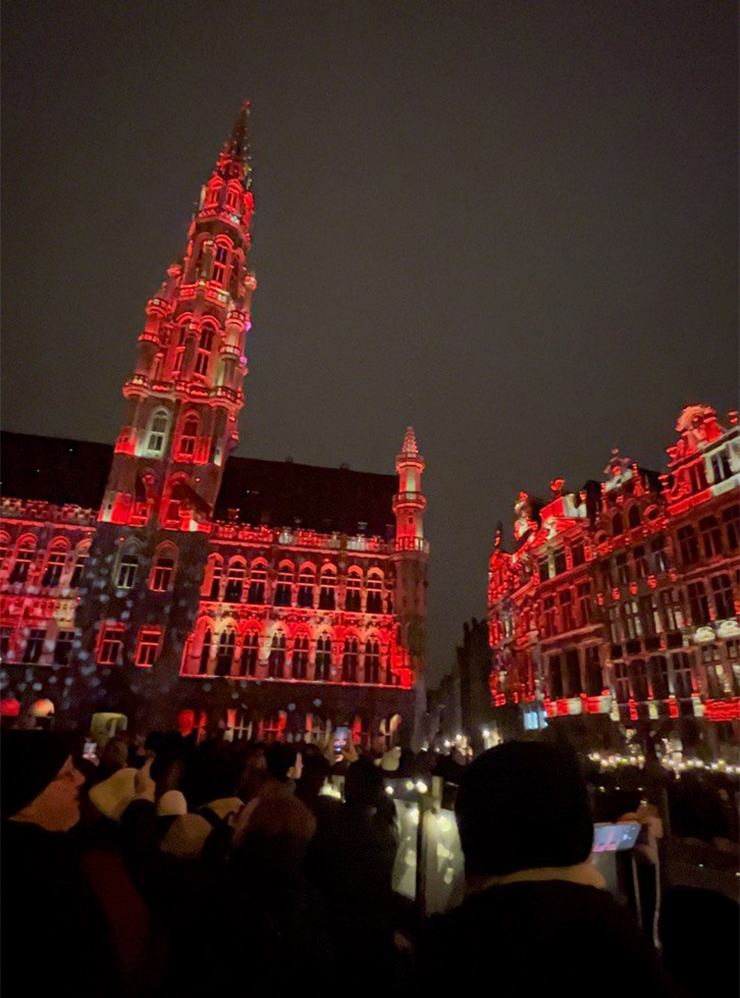 Волшебное световое шоу на главной площади Брюсселя