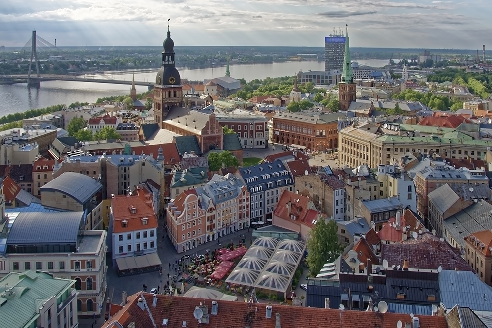 Вид на Старый город и реку Даугаву — так по-латышски называется Западная Двина. Источник: Makalu / Pixabay
