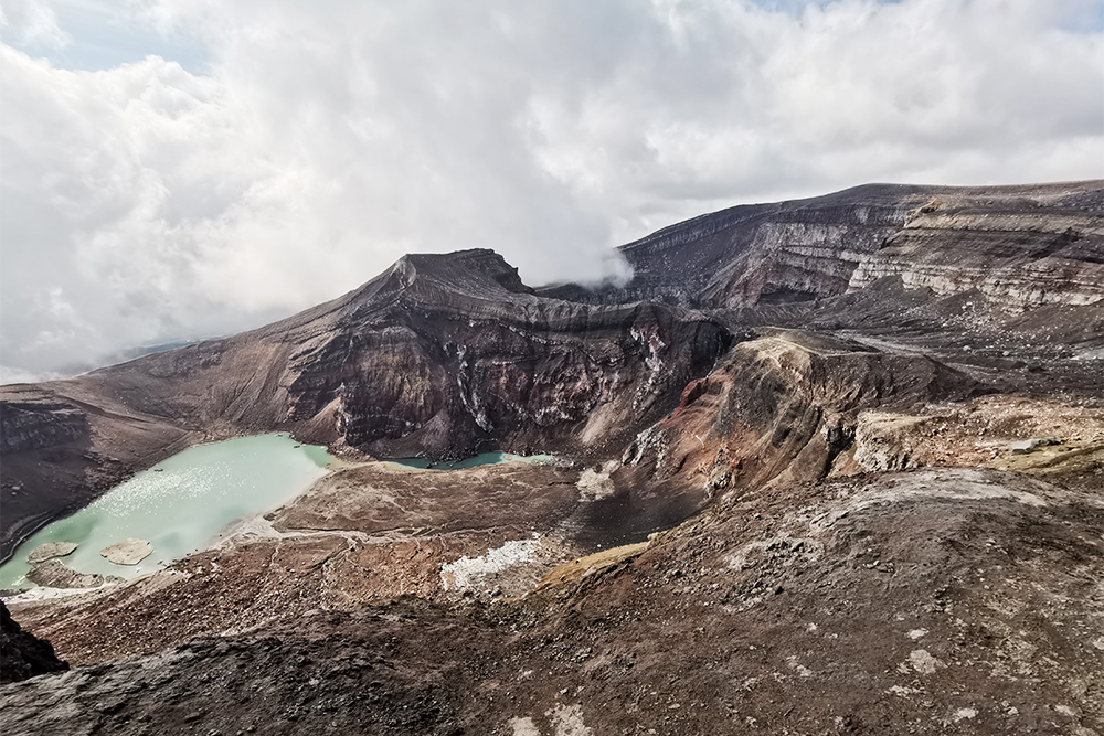 Озеро в кратере Горелого