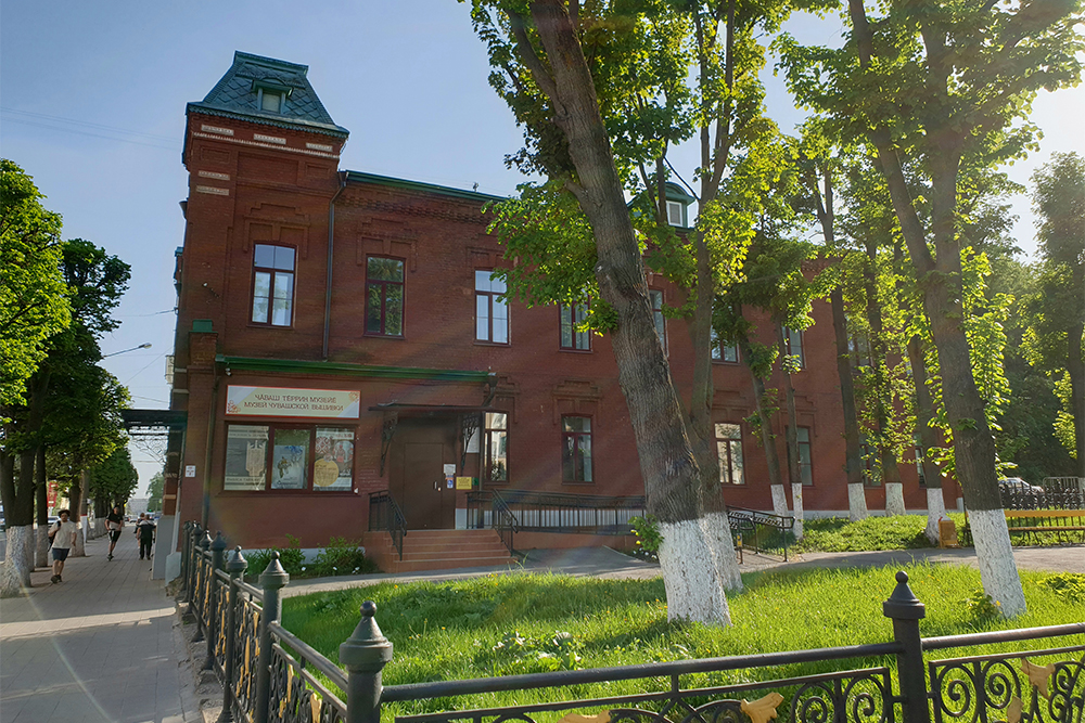 Здание, в котором сейчас располагается Музей чувашской вышивки, по слухам, построили в 1915 году австрийские военнопленные