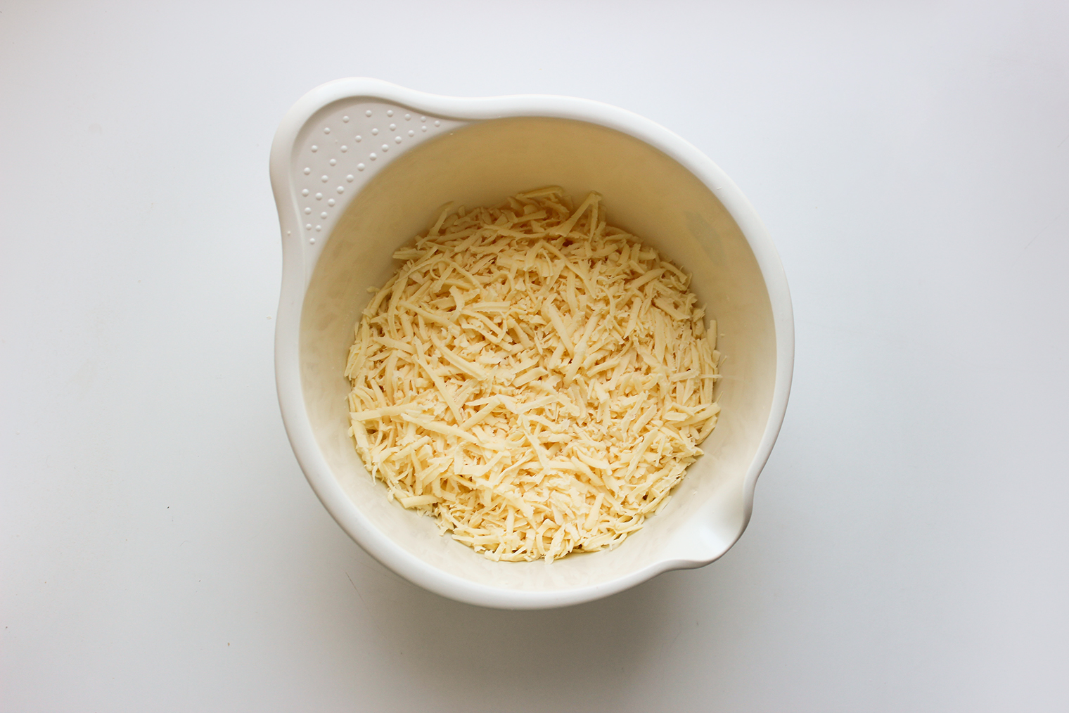 Сыр можно натереть на крупной терке