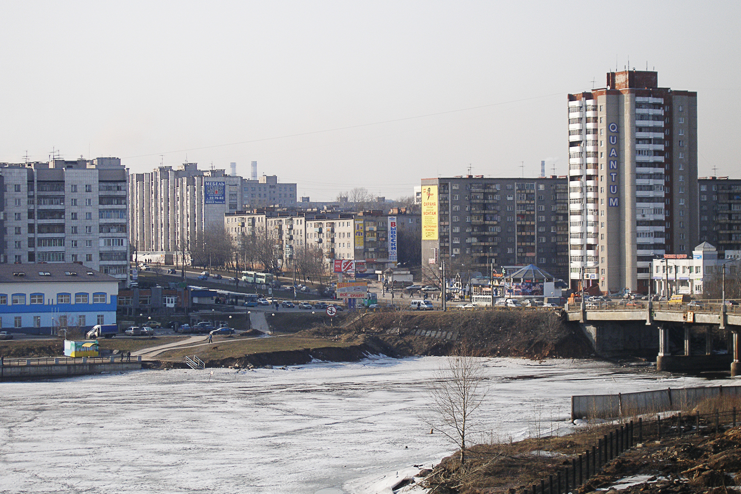 Вид на центр со стороны Заречья. На этом фото Ягорбский мост еще до реконструкции — потом его расширили и пристроили развязки