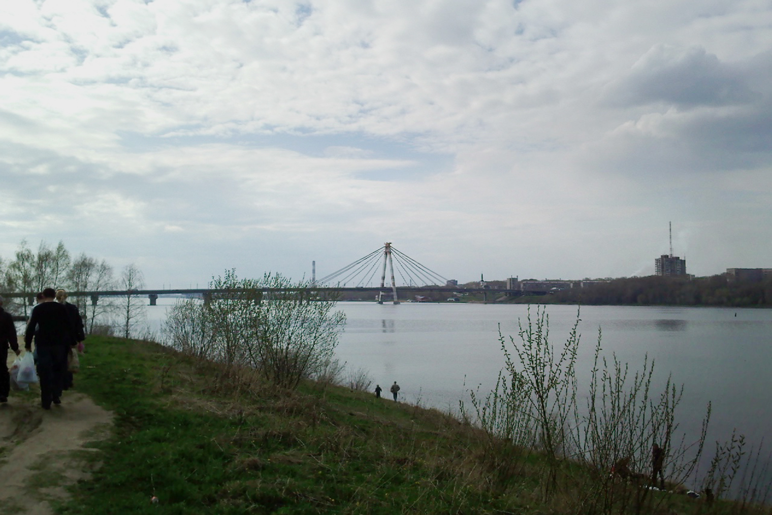 Сам Октябрьский мост — один из символов Череповца. Долгое время он был единственной дорогой в Зашекснинский район. Второй мост в ту часть города появился только в 2022 году