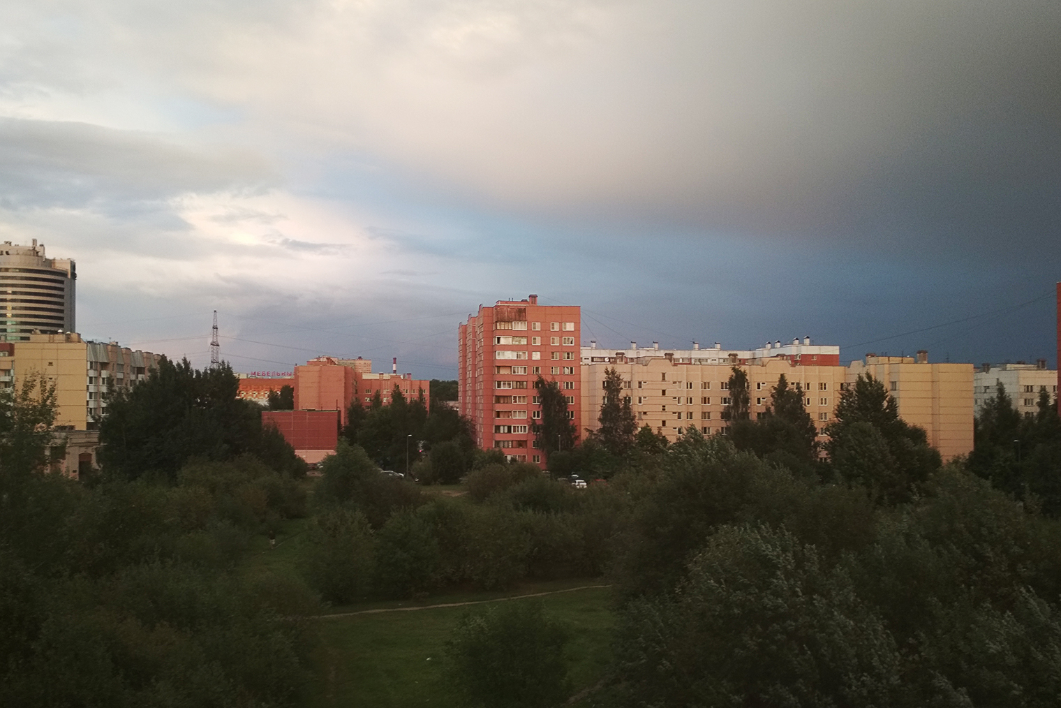 Вид из окна квартиры в Приморском районе, куда я переехала после Петроградки и где прожила почти девять лет