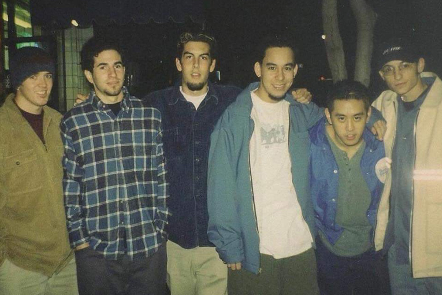 Первая фотография Linkin Park в классическом составе — предположительно, 1999 год. Источник: соцсети Майка Шиноды