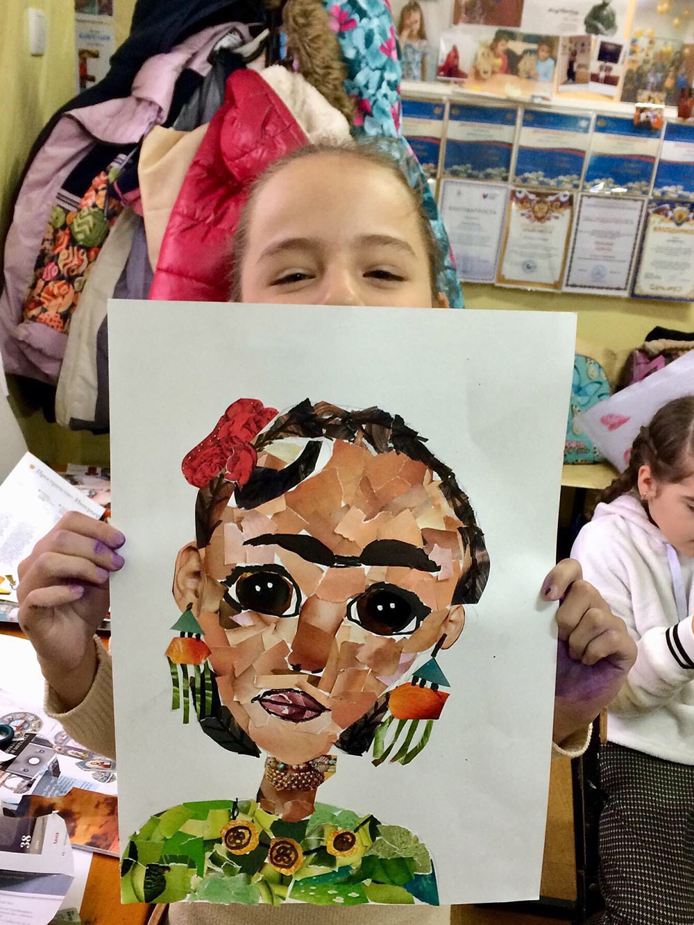 Портрет Фриды Кало в технике «коллаж» из обрывков старых журналов. Художественное видение мира позволяет даже из мусора создавать предметы искусства
