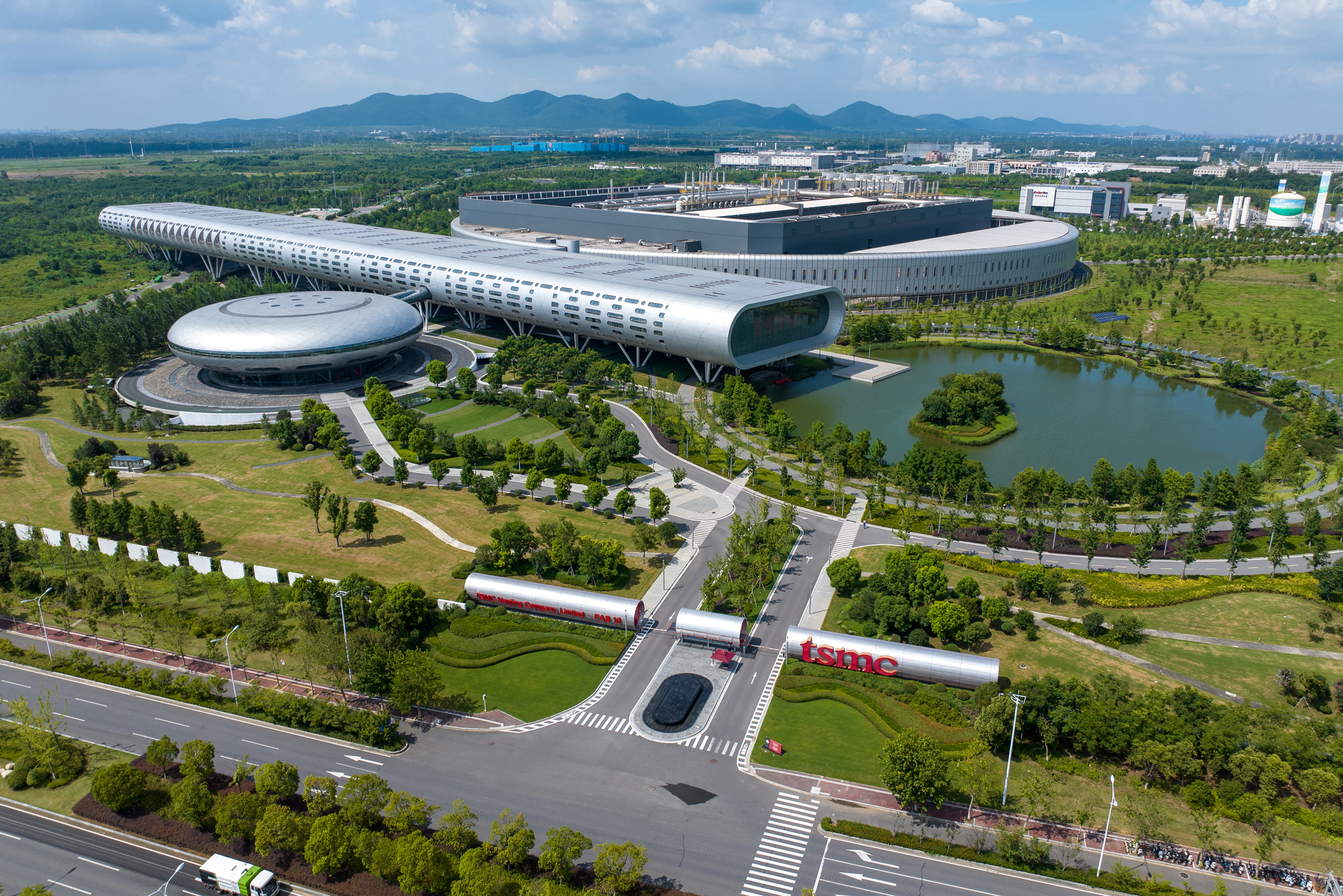 Завод Taiwan Semiconductor Manufacturing Company (TSMC) в Нанкине, Китай, 2023 год. Фотография: Costfoto / NurPhoto via Getty Images