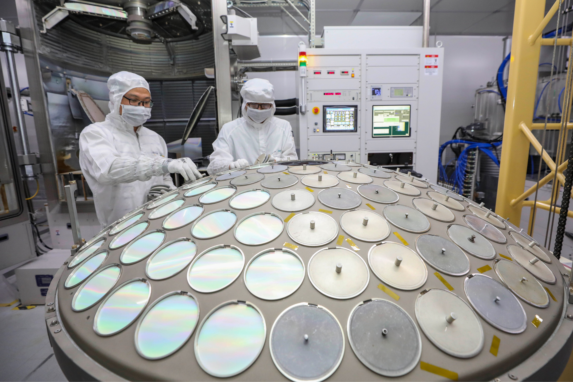 Линия по производству полупроводниковых пластин на заводе в Хуайане, Китай, 2022 год. Фотография: VCG / Getty Images