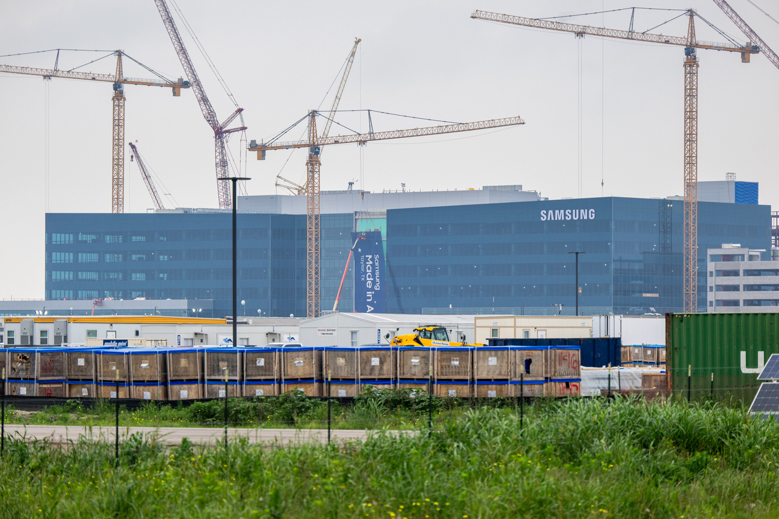 Строительство завода Samsung по производству чипов в Техасе, США, 2024 год. Фотография: Brandon Bell / Getty Images