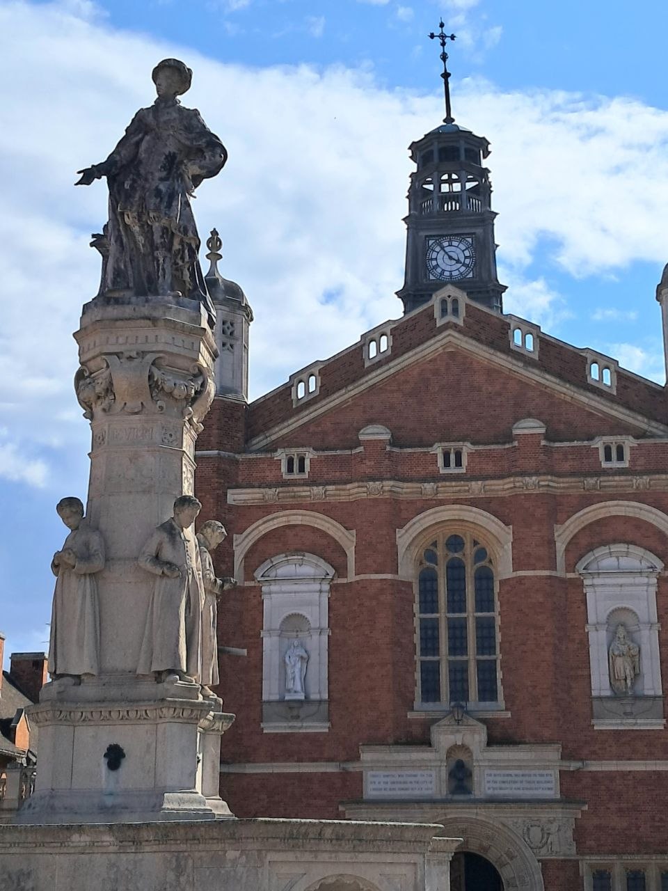 Статуя Эдуарда VI в школе Christ’s Hospital, которую по его приказу открыли в 1552 году. Король, не проживший и 16 лет, основал в Англии больше 30 школ и больниц