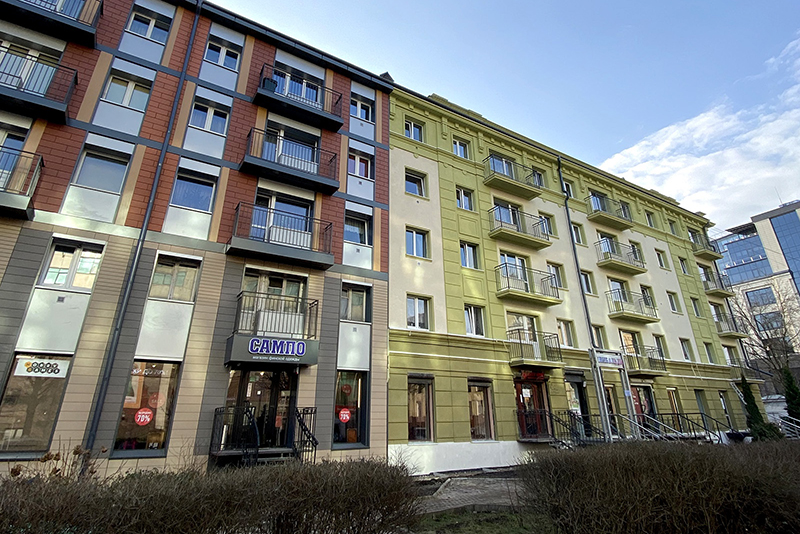 Хрущевка в Калининграде после обновления фасада. Местные власти добились, чтобы все балконы выглядели одинаково, и это большой плюс. Источник: vk.com