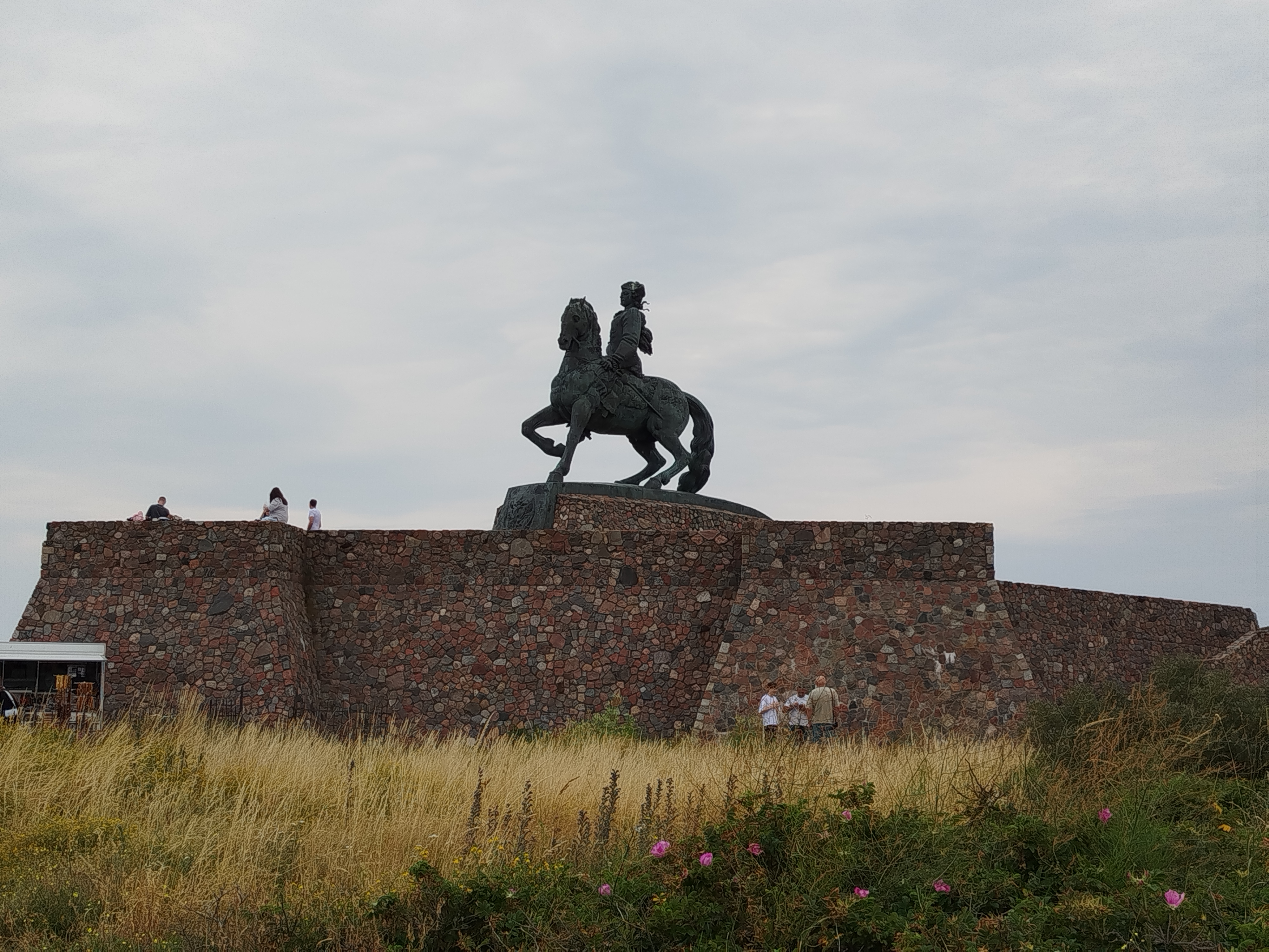 Памятник Елизавете Петровне