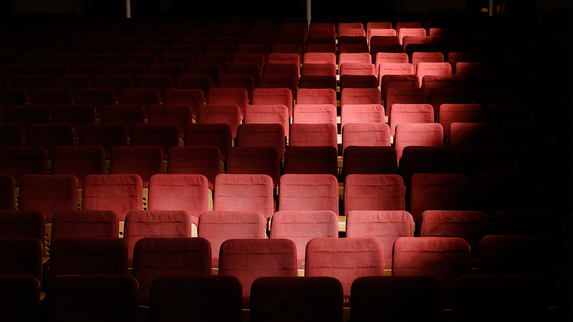 Как закрытие кинотеатров может повлиять на экономику